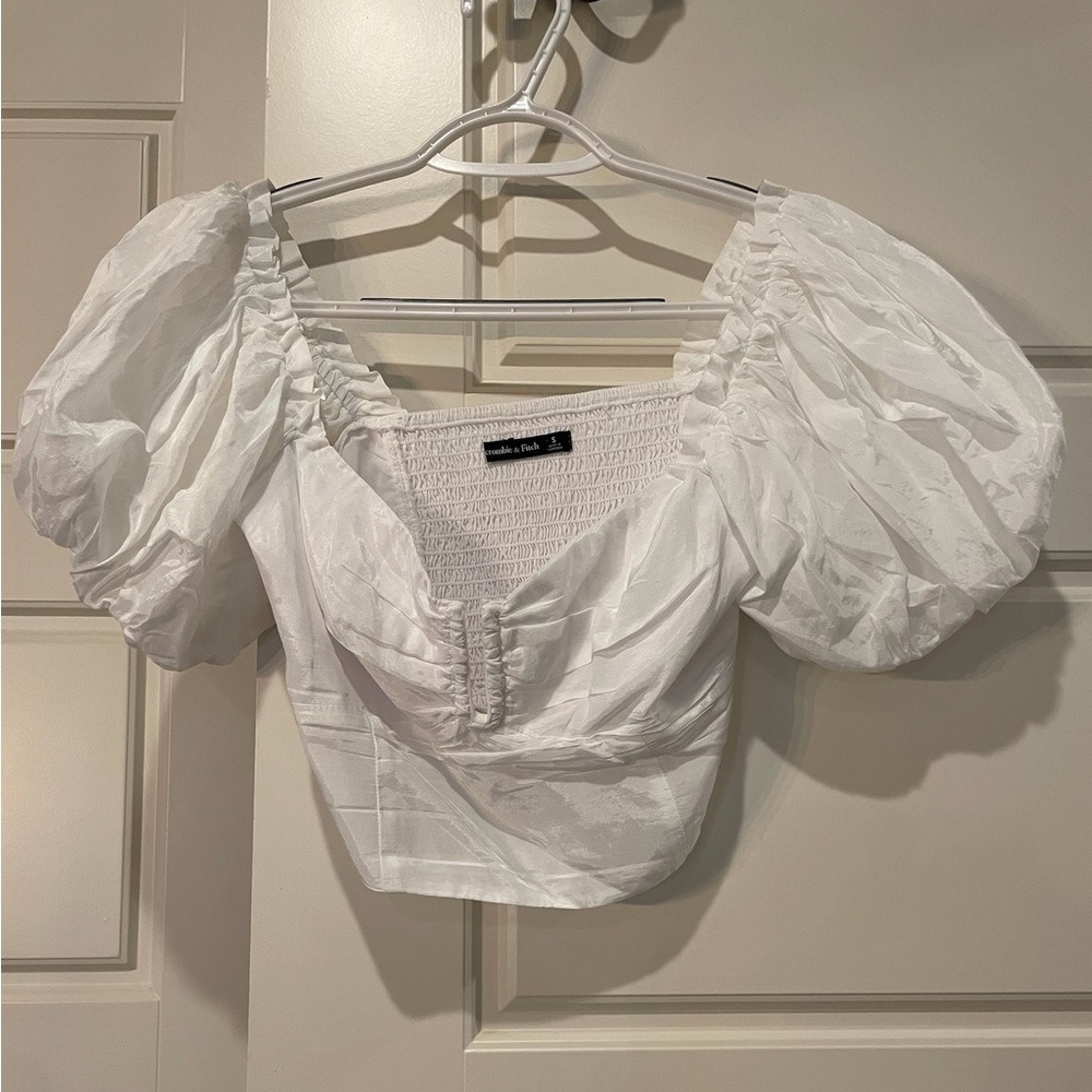 Abercrombie and Fitch White Cropped blouse size Small